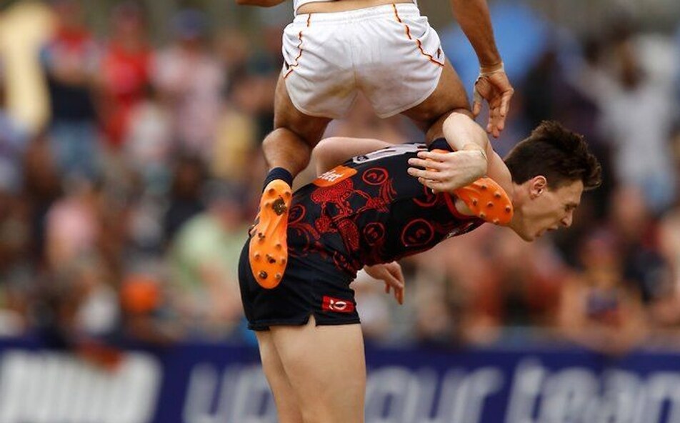 Eddie takes 'one of the biggest hangers' Tex has seen