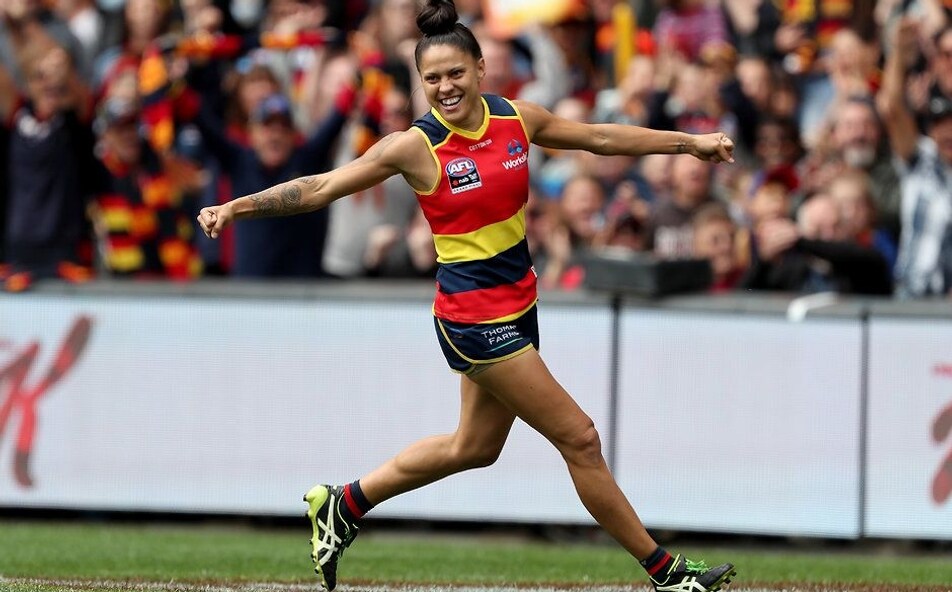 AFLW Crows forward StevieLee Thompson takes