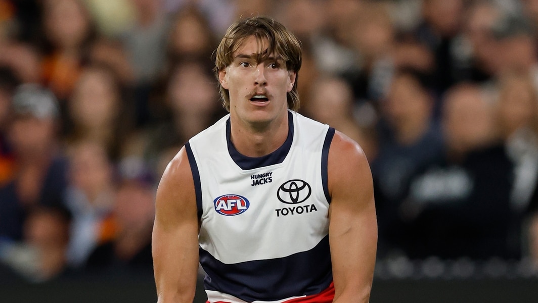 Crows defender charged by MRO